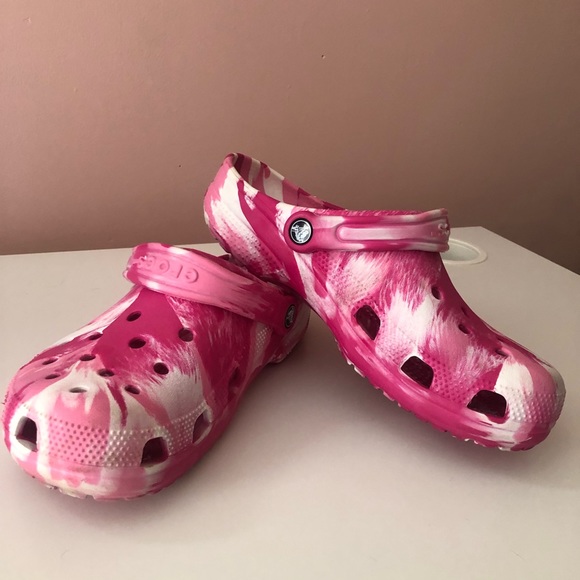 COPY - Crocs Classic Clog. Pink marble. Size 7/9. - Picture 1 of 4